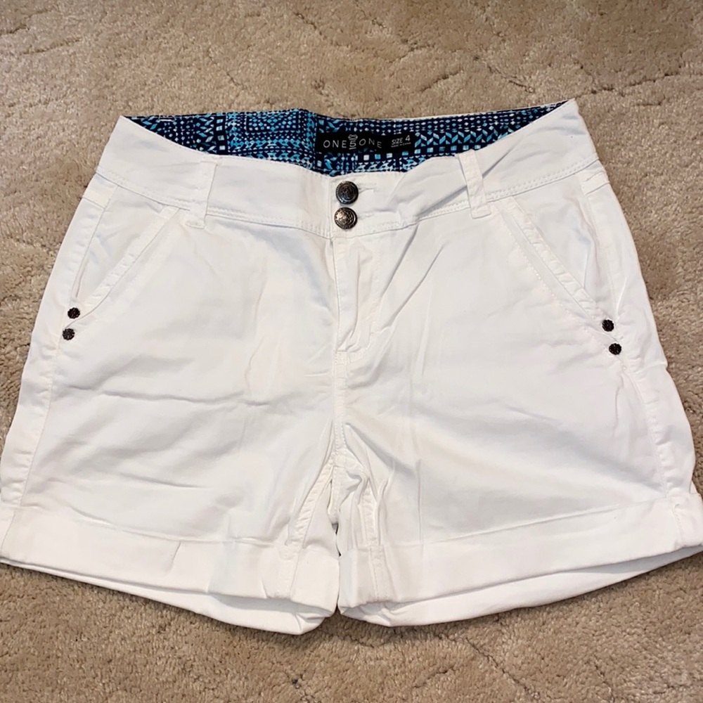 One 5 One white twill shorts, NWOT, size 4
